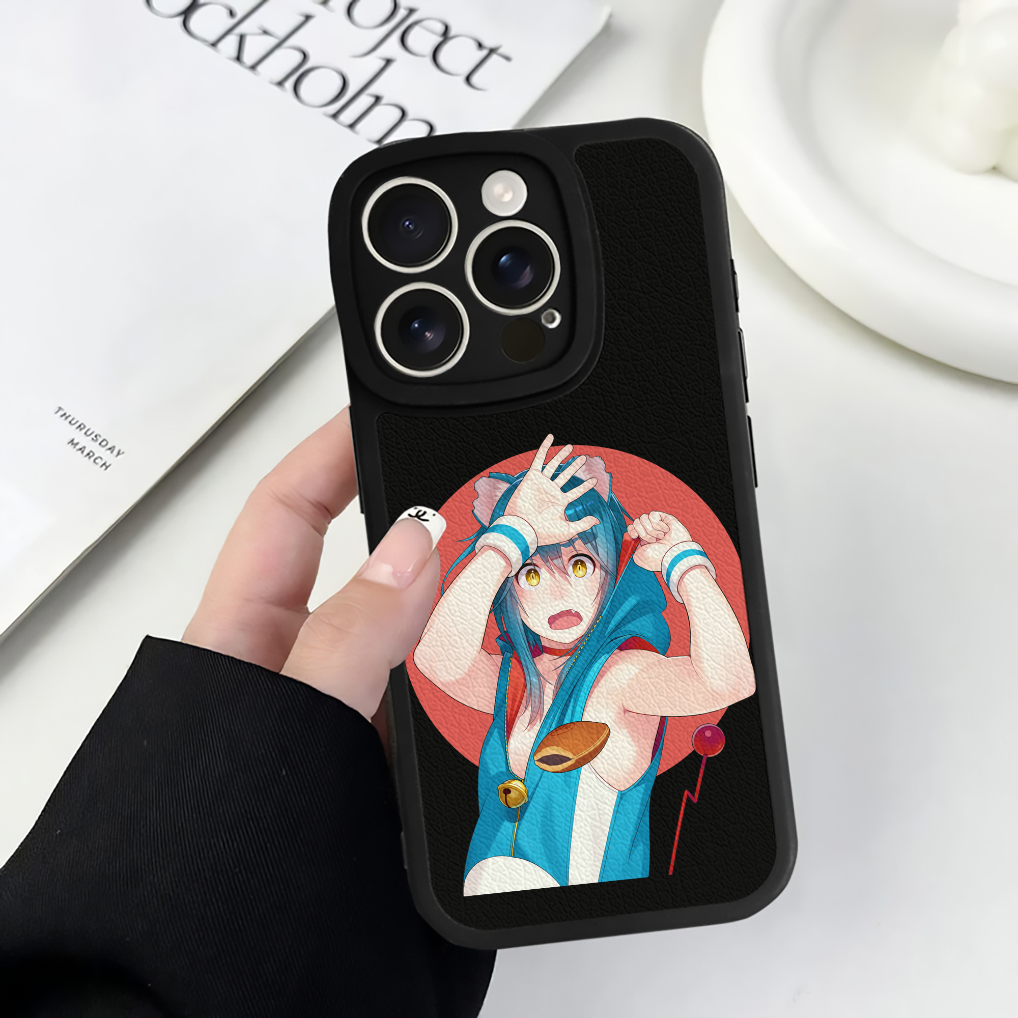 （画像用） ドラえもん Doraemon 【iPhone 16シリーズ対応】シリコンスマホケース（レザー調） 材質：シリコン
